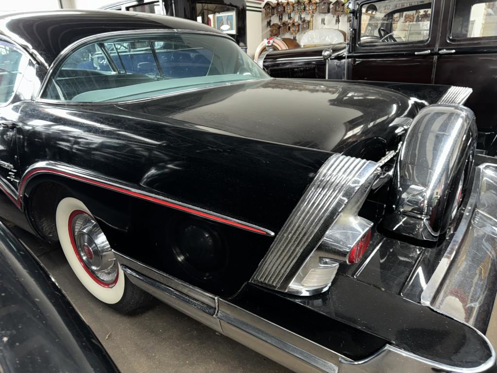 Buick Roadmaster 4 Portholes 1957