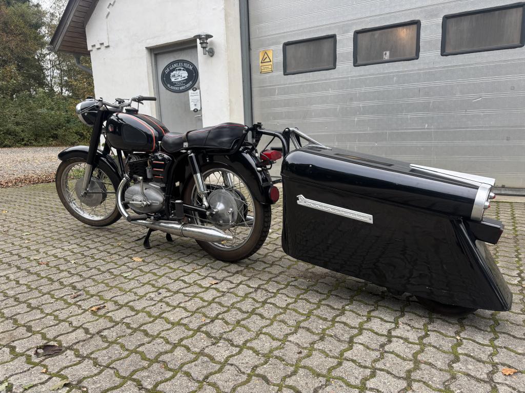 Pannonia  250 med Motorkuli trailer 1959